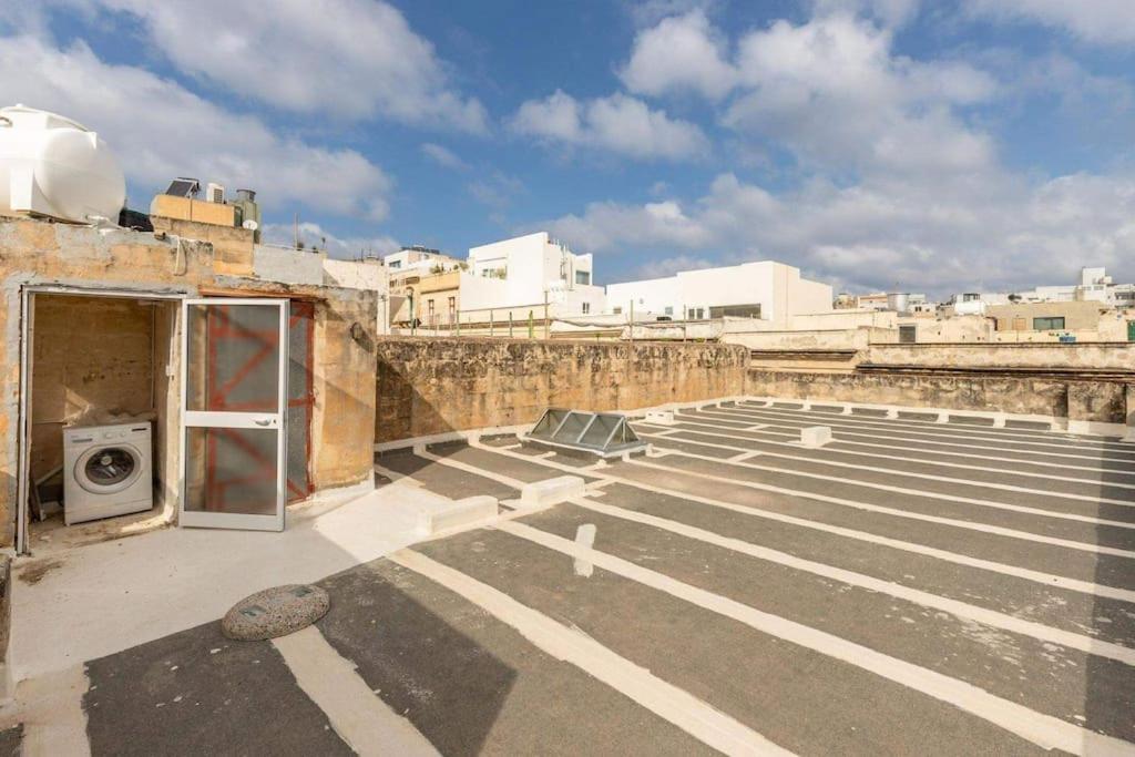 Spacious 4-Bedrooms Townhouse In Tas-Sliema Exterior photo